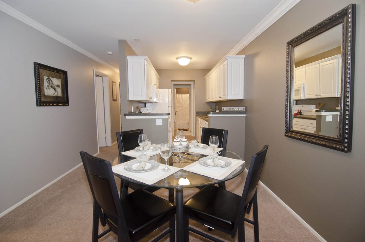 Photos of Berrytree Apartments near Michigan State University East